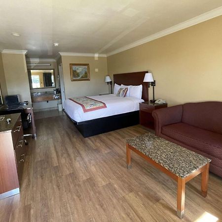 Travelodge By Wyndham Costa Mesa Newport Beach Hacienda Εξωτερικό φωτογραφία