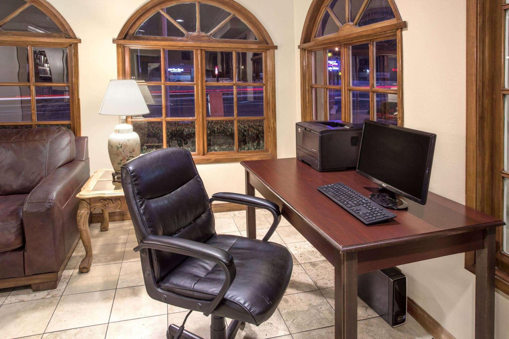 Travelodge By Wyndham Costa Mesa Newport Beach Hacienda Εξωτερικό φωτογραφία